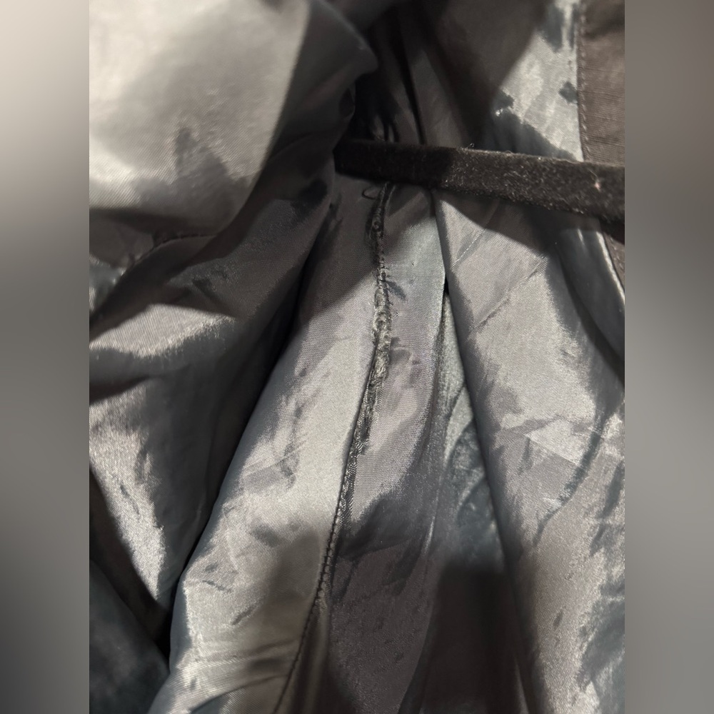 black jacket - Picture 4 of 15